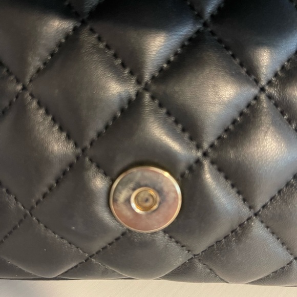 Carolina herrera black quilted chain flap shoulder bag - Picture 4 of 6